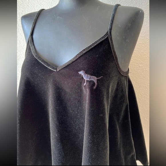 Victoria’s Secret PINK Black Velvet Spaghetti Strap Flowy Tank Size XS - Picture 2 of 12